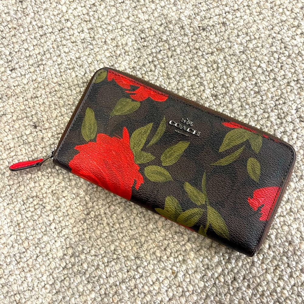 COACH ROSE EMBLEM ZIP WALLET